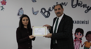 Iğdır'da DYK Kurslarında Gönüllü Görev Alan Öğretmenlere Başarı Belgeleri Takdim Edildi
