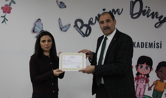 Iğdır&#039;da DYK Kurslarında Gönüllü Görev Alan Öğretmenlere Başarı Belgeleri Takdim Edildi