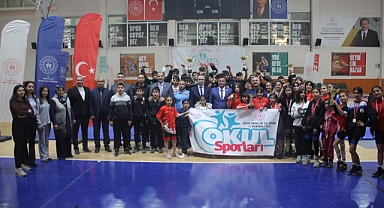 Iğdır'da Okul Sporları Güreş Müsabakaları Tamamlandı