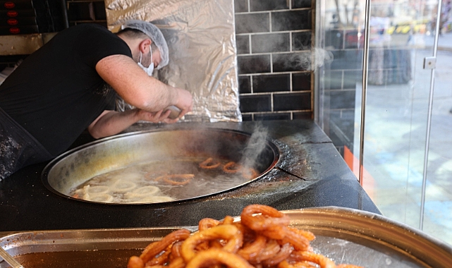 Iğdır&#039;da Ramazan Bereketi Tatlıcılara Yansıdı: İlk Sahur ve İftar Şehrinde Tatlı Telaşı