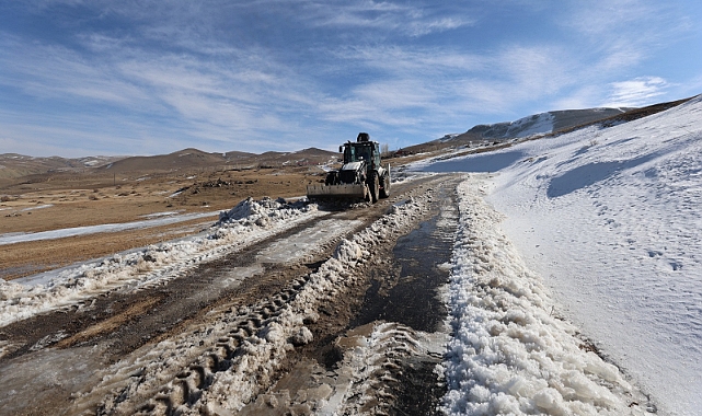 Iğdır&#039;ın Dağ Köylerinde Buzlanma Nedeniyle Kapanan Yollarda Çalışma Başlatıldı