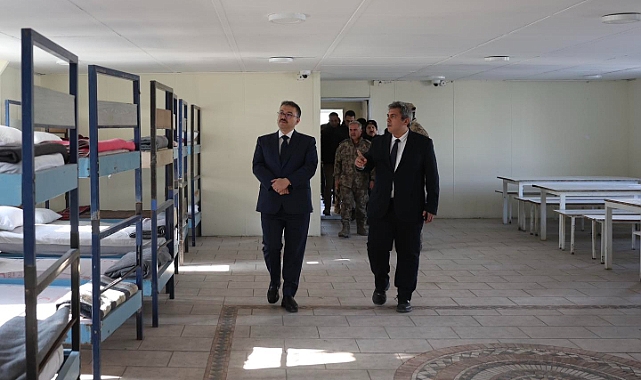 Iğdır Valisi Turan, Düzensiz Göçmen Ön Kabul ve Sevk Merkezi&#039;ni Ziyaret Etti