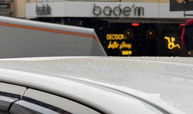 İstanbul&#039;da Kar Yağışı Başladı: Vatandaşlar Mutluİstanbul&#039;da Kar Yağışı Başladı: Vatandaşlar Mutlu