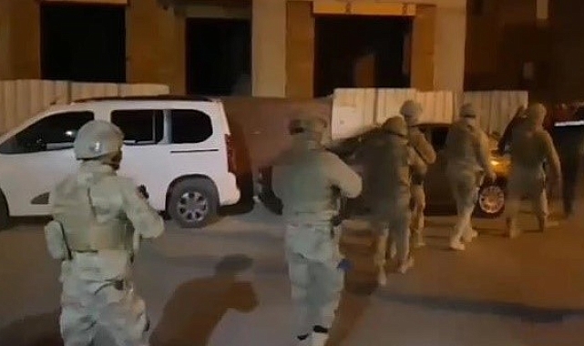 İzmir ve Manisa&#039;da Uyuşturucu Operasyonu: 18 Gözaltı