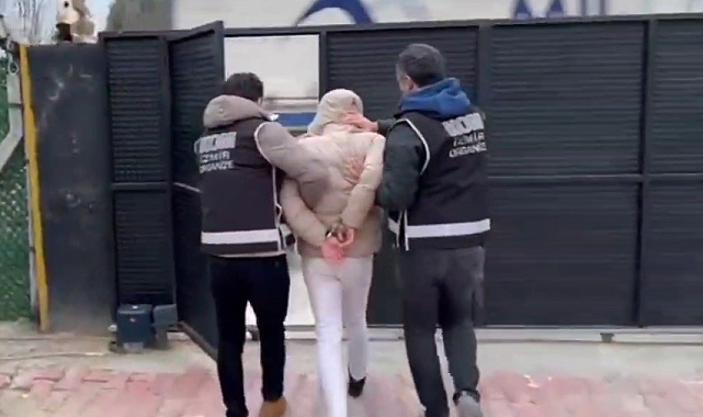 İzmir&#039;de Suç Örgütüne Büyük Darbe: 23 Gözaltı, Silah ve Uyuşturucu Ele Geçirildi