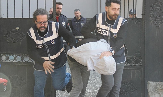 İzmir&#039;deki Dehşet Veren Olay: Çocuğunun Boğazına Bıçak Dayayan Babanın Tahliye Kararına İtiraz Kabul Edildi