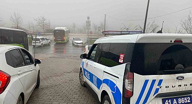 İzmit'te İki Otomobil Çarpıştı: 2 Yaralı
