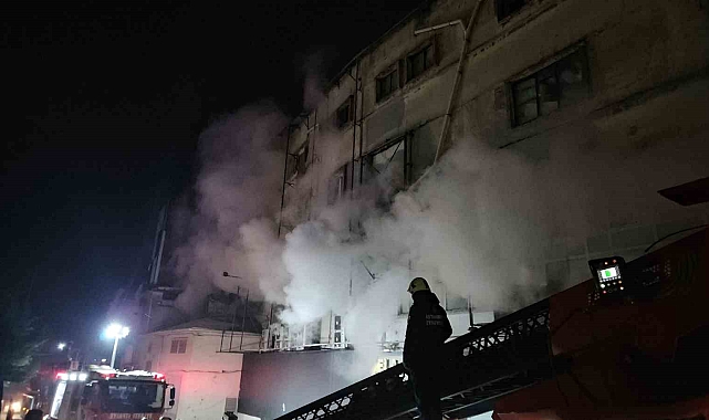 Karabük&#039;te kar sevinci: Buzlanan yollar kayak pistine döndü