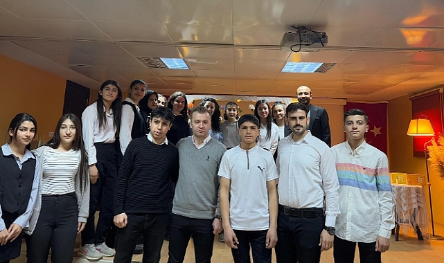 Karakoyunlu&#039;da Edebiyat Rüzgarı: Ahmet Ali Dönmez Anadolu Lisesi&#039;nden Unutulmaz Şiir Dinletisi