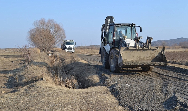 Karakoyunlu&#039;da Tarla Yollarında Bakım ve Kumlama Çalışmaları Başladı