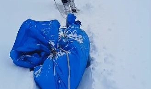 Karlı Yollar Nedeniyle Cenaze İple Çekilerek Köye Götürüldü