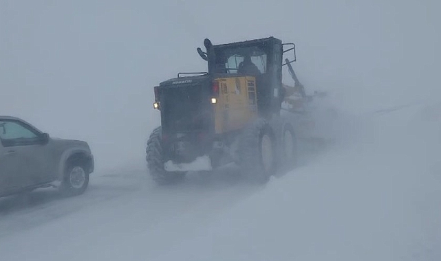 Kars&#039;ta Kar ve Tipi Hayatı Durma Noktasına Getirdi: 100 Köy Yolu Ulaşıma Kapandı