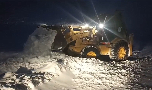 Kars&#039;ta Vatandaşlar Kara Saplanan Araçlarında Mahsur Kaldı