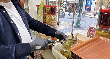Kayseri'de Acı Turşu Suyu Boğaz Ağrılarına Şifa Oluyor