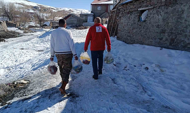 Kızılay Ağrı Şubesi&#039;nden Örnek Çalışma: Soğuk Havaya Rağmen İhtiyaç Sahiplerine Yardım Eli Uzatılıyor