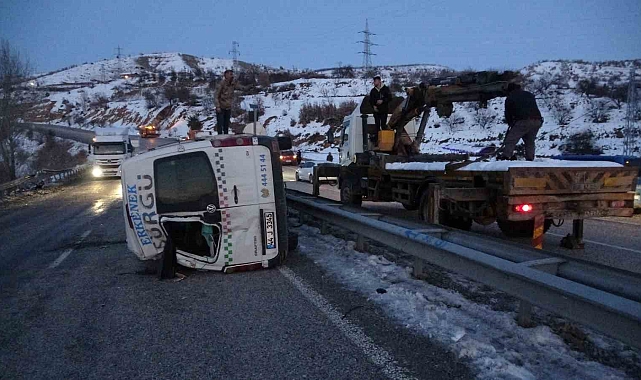 Malatya&#039;da Minibüs Devrildi: 11 Yaralı