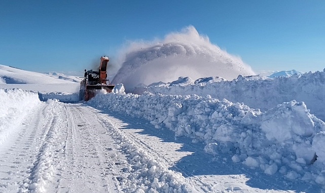 Muş&#039;ta kar ve tipi nedeniyle mahsur kalan 80 kişi kurtarıldı