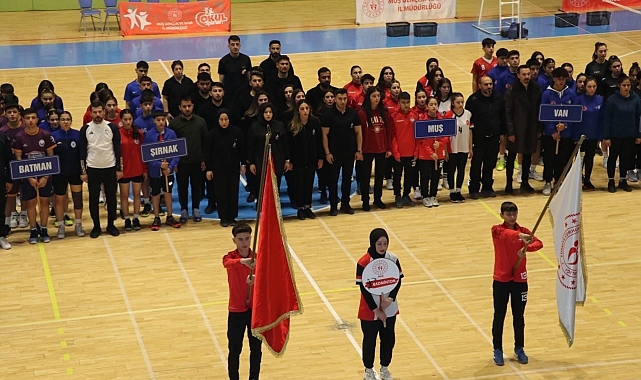Muş&#039;ta Okul Sporları Badminton Gençler Grup Müsabakaları Coşkusu