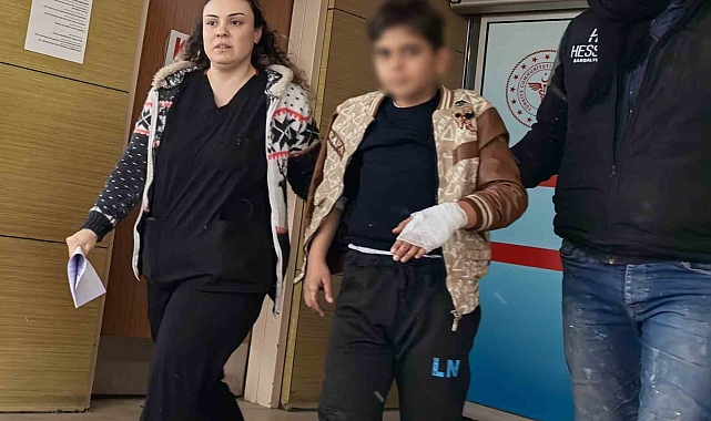 Okulun duvarına tırmanırken tel eline saplanan çocuk yaralandı