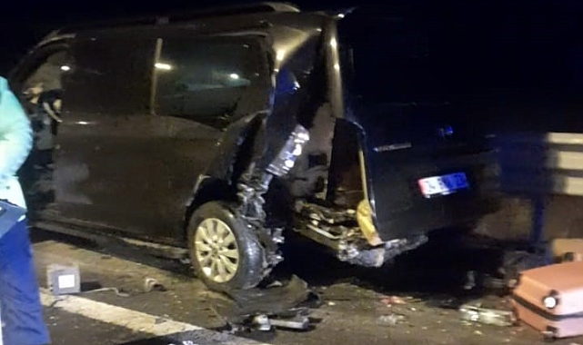 Otomobil kamyonete arkadan çarptı: 2 ölü, 9 yaralı