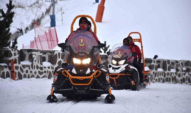 Palandöken&#039;de Jandarmadan Caydırıcı Önlemler: Çığ ve Kask Cezaları