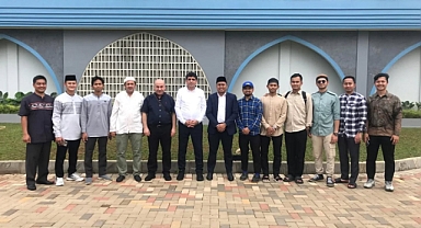 Rektör Alma, Endonezyalı Mezun Öğrencilerle Buluştu