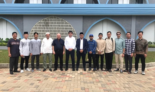 Rektör Alma, Endonezyalı Mezun Öğrencilerle Buluştu