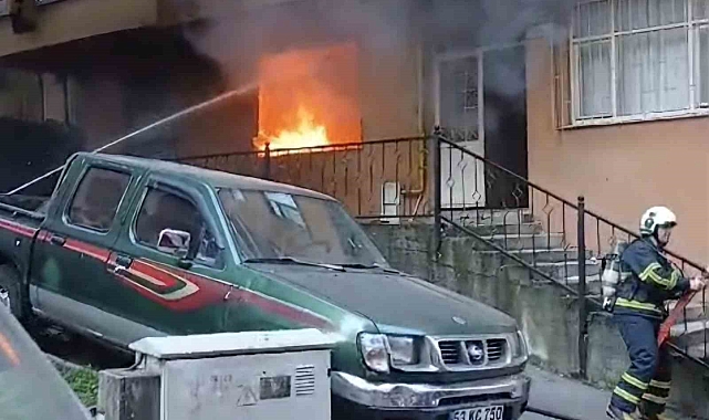 Rize&#039;de 4 katlı apartmanın zemin katında yangın çıktı