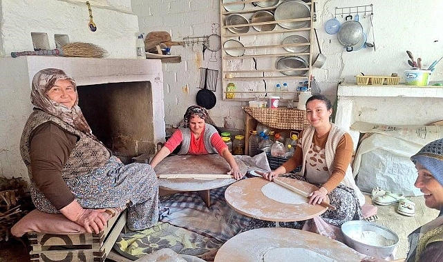 Sarıgöllü Ev Hanımları Ramazan Hazırlıklarına Başladı: İmece Usulü Yufka Yapımı Geleneği Yaşıyor