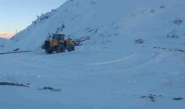Siirt&#039;te karla mücadele çalışmaları devam ediyor