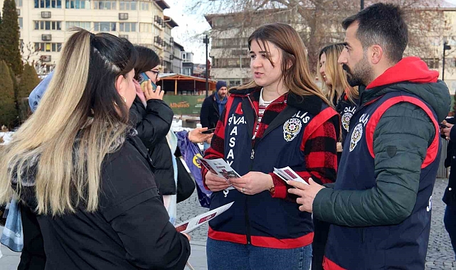 Sivas&#039;ta &#039;Kadına El Kalkamaz&#039; ve KADES broşürleri dağıtıldı