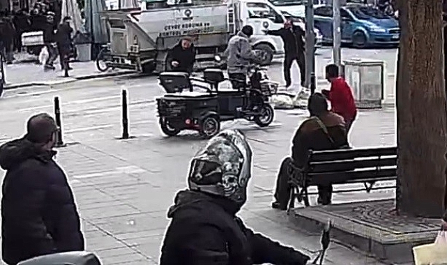 Sokak ortasında husumetlisini vurdu