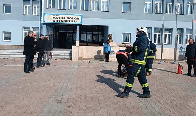 Van Özalp&#039;te Öğrencilere Yangın Eğitimi ve Tatbikatı