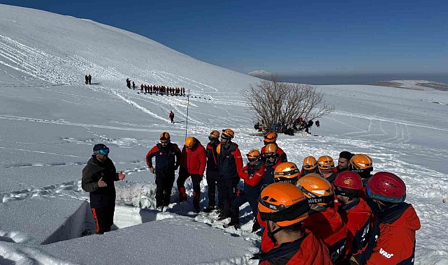 Van&#039;da Çığ Eğitimleri Üçüncü Haftasında da Devam Ediyor