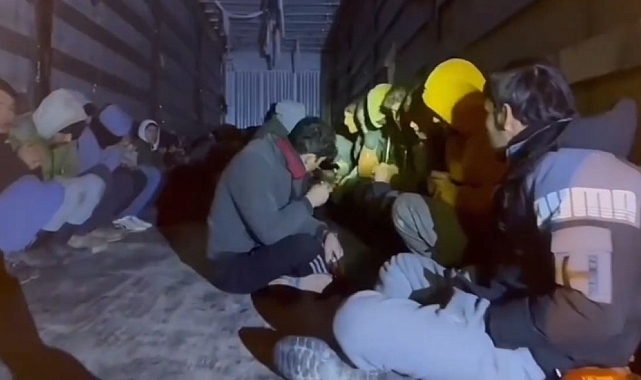 Van&#039;da Düzensiz Göçmen Kaçakçılığı Operasyonu: 69 Göçmen ve 5 Organizatör Yakalandı