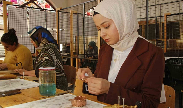 Vanlı Kadınlar Bakır İşlemeciliğini Yeniden Canlandırıyor
