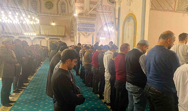 467 yıllık camide Ramazan ayının ilk teravih namazı kılındı