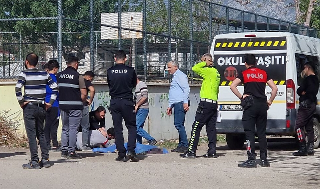 Adana&#039;da Şaka Faciası: Arkadaşının İtelediği 11 Yaşındaki Gazel Servis Minibüsünün Altında Can Verdi