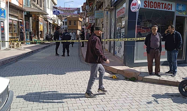 Afyonkarahisar&#039;da Tüfekli Kavga: 6 Yaralı, Saldırgan Tutuklandı