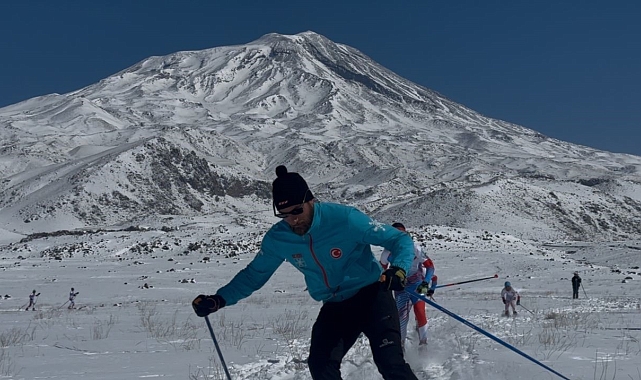 Ağrı Dağı&#039;nın Eteklerinde Kayak Keyfi: Sporcular Unutulmaz Bir Deneyim Yaşadı