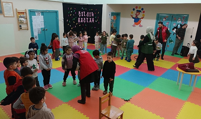 Ağrı Diyadin&#039;de Yeşilay Haftası Coşkusu: Miniklerden Bağımlılıkla Mücadele Mesajı