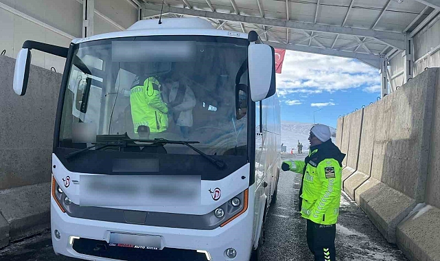 Ağrı&#039;da Jandarmadan Sıkı Denetim: 12 Şüpheli Yakalandı, 36 Sürücüye Ceza