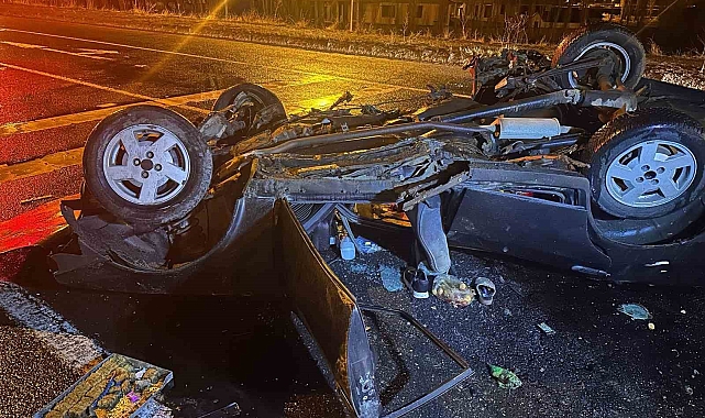 Ağrı&#039;da Kontrolden Çıkan Otomobil Refüje Çarptı: 4 Yaralı, Araç Hurdaya Döndü