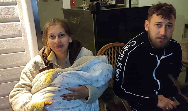 Alanya&#039;da Gece Yarısı Depremi: Vatandaşlar Korkuyla Dışarı Çıktı