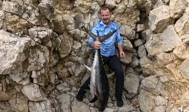 Amatör Balıkçıdan Rekor Av: 30 Kiloluk Orkinos Yakaladı