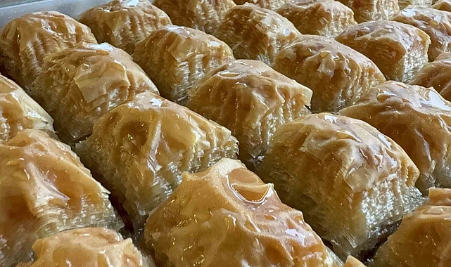 Baklava Ustası Özkan&#039;dan Bayram Tatlısı Yapacaklara Önemli Tavsiyeler: &quot;Margarin Kullanmayın, Anne Baklavası Gibisi Yok&quot;