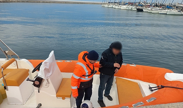 Balıkesir&#039;de Denizde Rahatsızlanan Kişi Sahil Güvenlik Ekiplerince Kurtarıldı