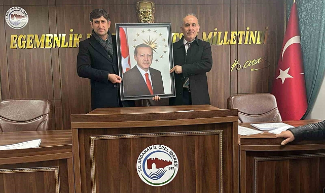 Başkan Karatay&#039;dan anlamlı hediye