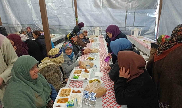 Bilecik&#039;in Küçükelmalı Köyünde 30 Yıllık Ramazan Geleneği: İftar Sofraları Dayanışmayı Pekiştiriyor