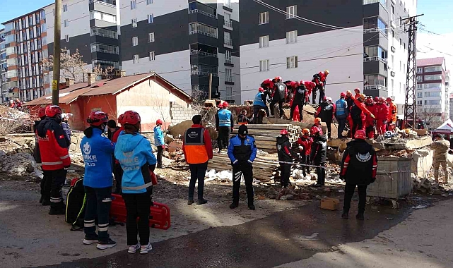 Bitlis&#039;te 438 kişinin katılımıyla deprem tatbikatı yapıldı